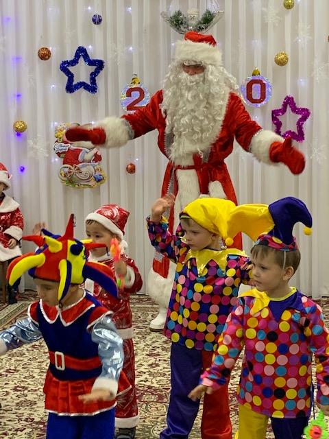 Новогодний утренник в старшей группе "Золотая рыбка", воспитатель Тойжанова К.Н.